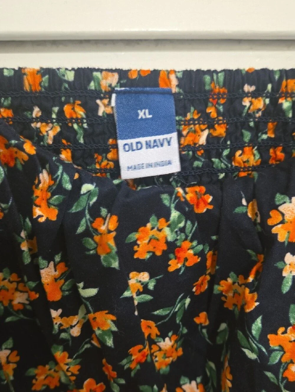 Old Navy Black Pufd Sleeve  Floral Blouse with smocked back sz XL